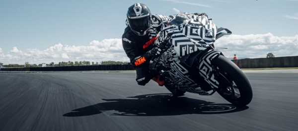 KTM 990 RC R ile Sokaklara Geri Dönüyor