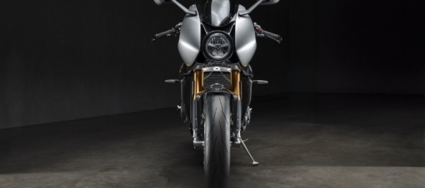 Saat Gibi Triumph: Speed Triple 1200 RR Breitling
